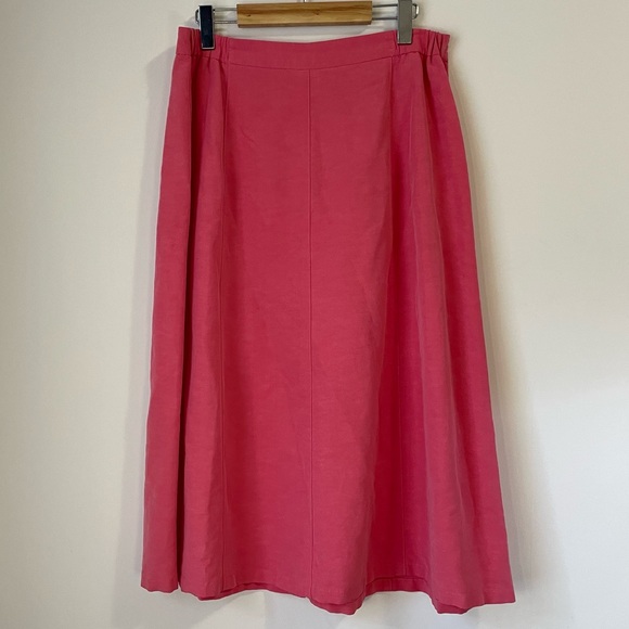 Bubblegum pink skirt - Picture 3 of 8